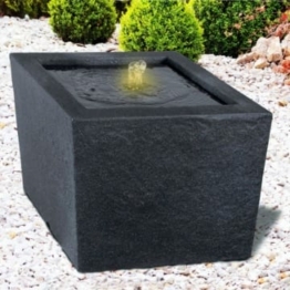 Gartenbrunnen Brunnen Zierbrunnen Zimmerbrunnen Springbrunnen Brunnen mit LED-Licht 230V Wasserfall Wasserspiel für Garten, Gartenteich, Terrasse, Balkon (Basalt MODERNA mit LED-Licht - 230V)